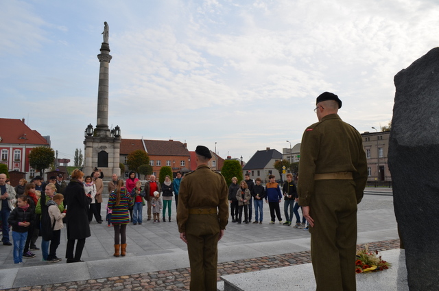 Zapal Znicz Pamięci na Rynku w Gostyniu