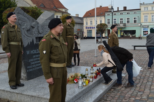 Zapal Znicz Pamięci na Rynku w Gostyniu