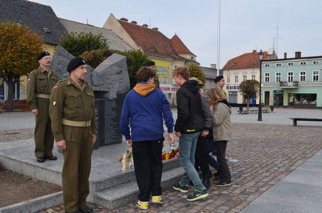 Zapal Znicz Pamięci na Rynku w Gostyniu