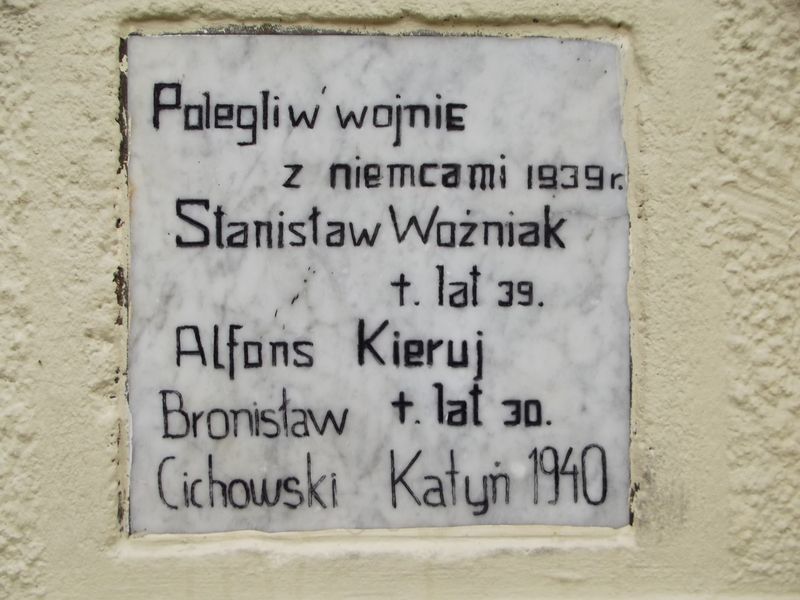 Rowerzyści i mieszkańcy zapalili znicz w Byszkach k. Piły