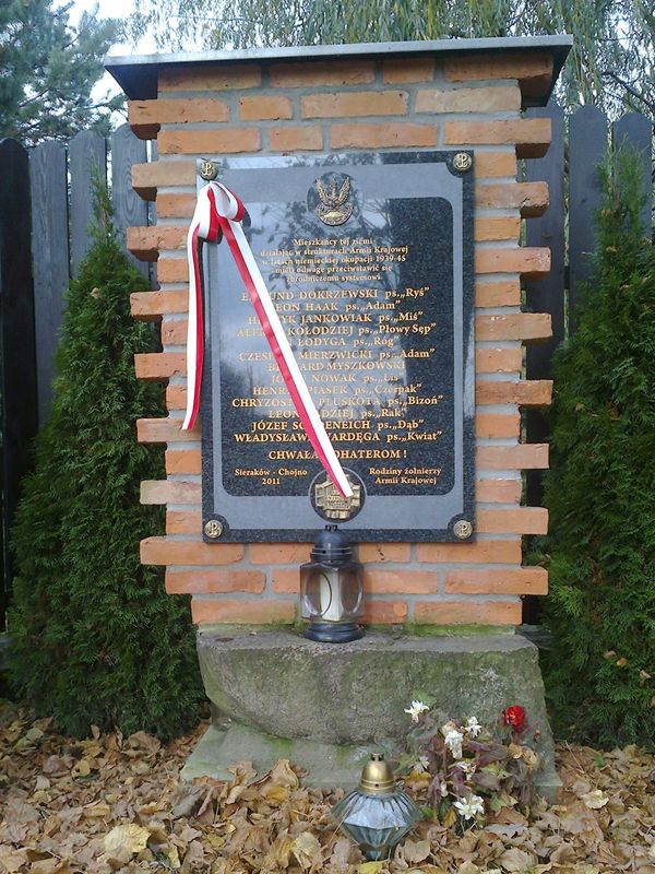 Towarzystwo Miłośników Ziemi Sierakowskiej zapaliło znicze wysiedlonym