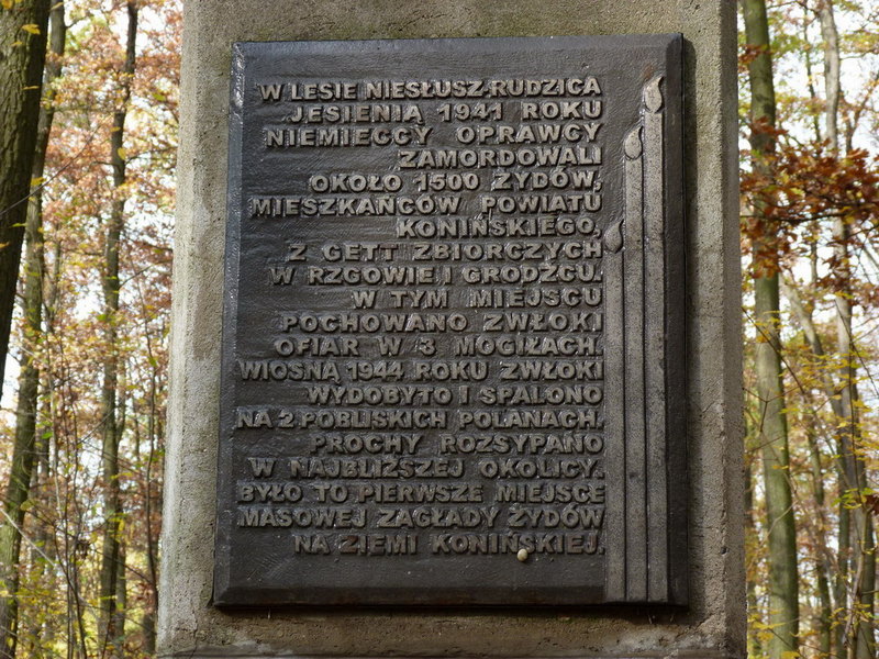 Członkowie PTTK Konin wzięli udział w rajdzie śladami miejsc pamięci