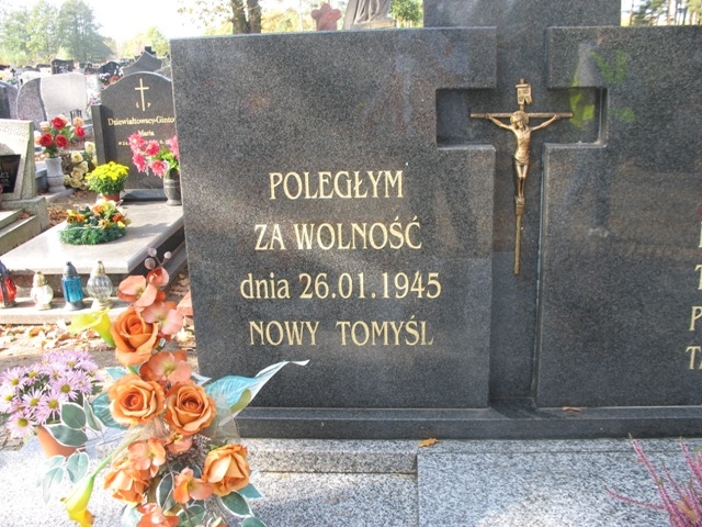 W Bolewicku, Nowym Tomyślu i Kuźnicy znicze zapalili turyści z KTR PTTK "28 cali" przy ZSOiP im. Mikołaja Kopernika w Nowym Tomyślu