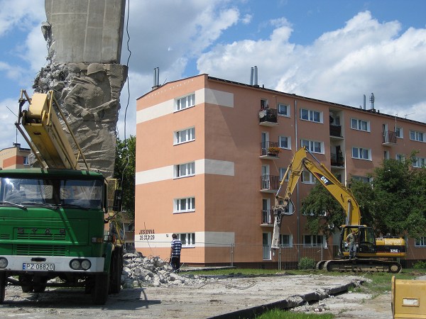 pomnik_swierczewskiego_demontaz_d5_54 - Archiwum Radia Merkury