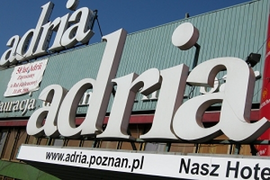 Adria - front budynku - TomFoto