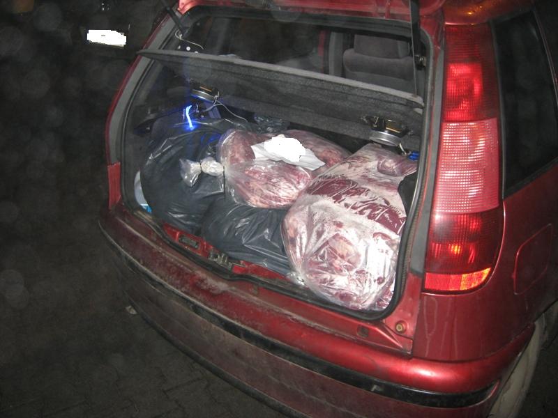 mieso w bagazniku - Policja/Jarocin