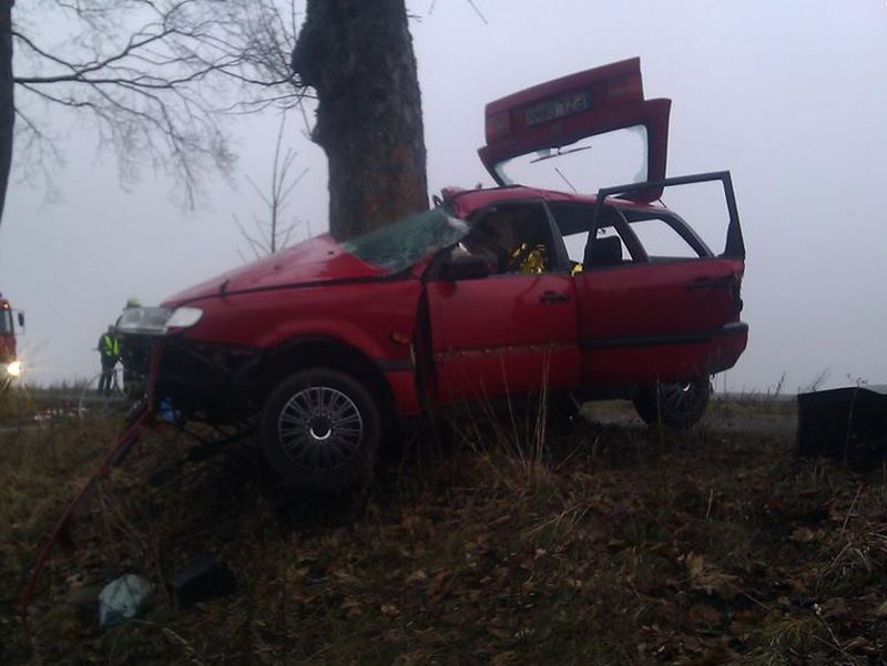 wypadek jastrowie - drzewo (3) - OSP Jastrowie