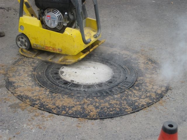 pływający właz kanalizacyjny - Wiesława Pinkowska