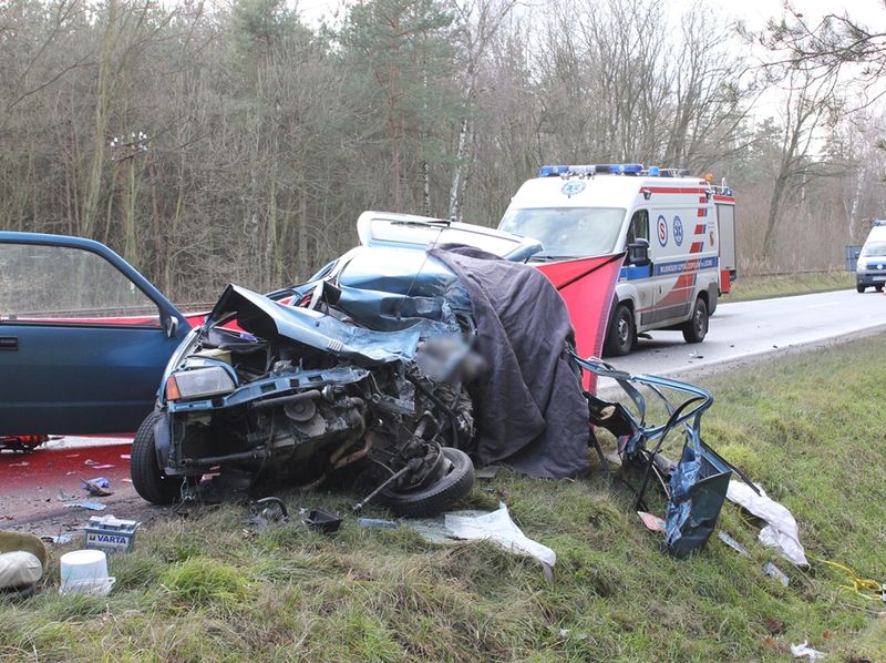 wypadek pod lesznem - smiertelny (2) - zdjęcie ilustracyjne - Straż Pożarna Leszno