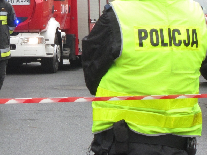 policja i straż na miejscu zdarzenia, alarm - Radio Merkury