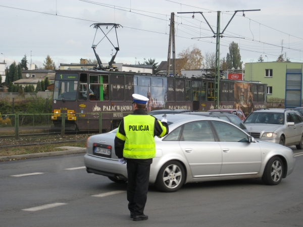 Policja przy cmentarzu - Radio Merkury