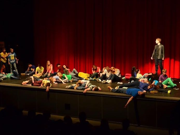 pat przedstawienie koninskich uczniow - Policja/Konin