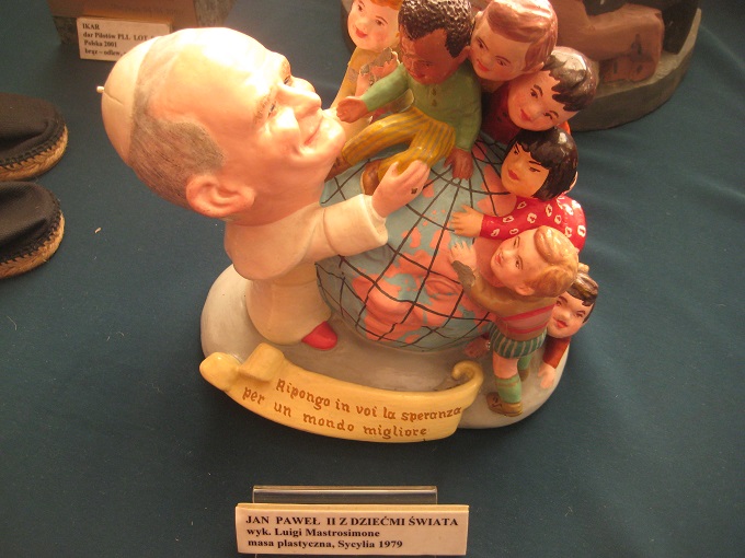 wystawa pamiatek papieskich Dominowo (1) - Rafał Regulski