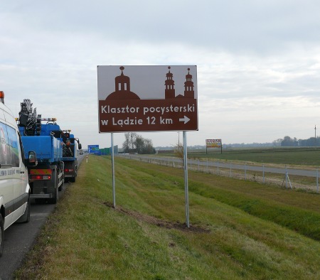 Tablica - zabytki - na autostradzie - WOT