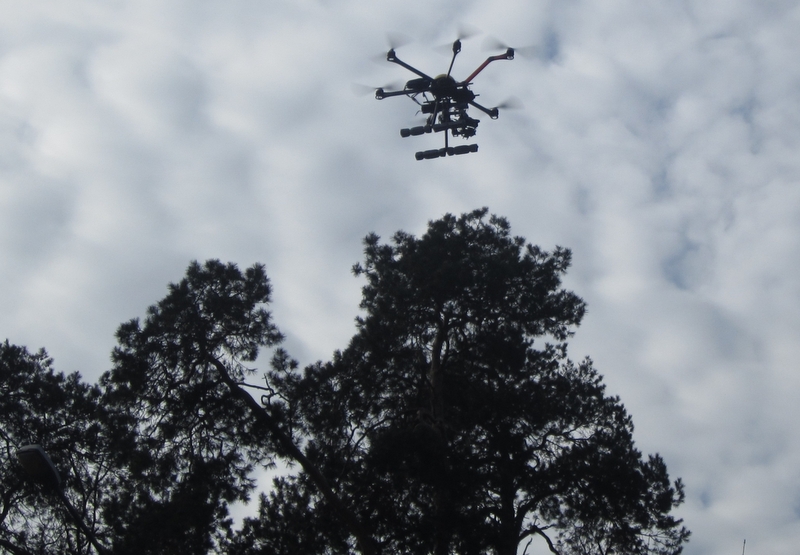 dron na niebie - Szymon Mazur