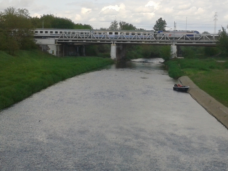 pociag nad rzeka w ponznaiu - Szymon Mazur