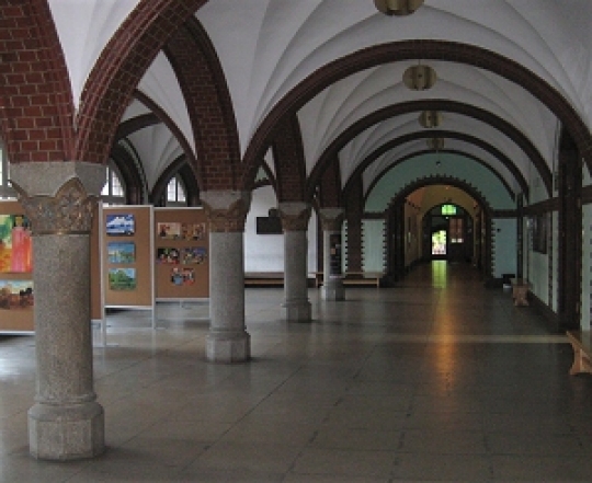 Korytarz w I LO w Poznaniu - korytarz w \"Marcinku\" - Adam Michalkiewicz