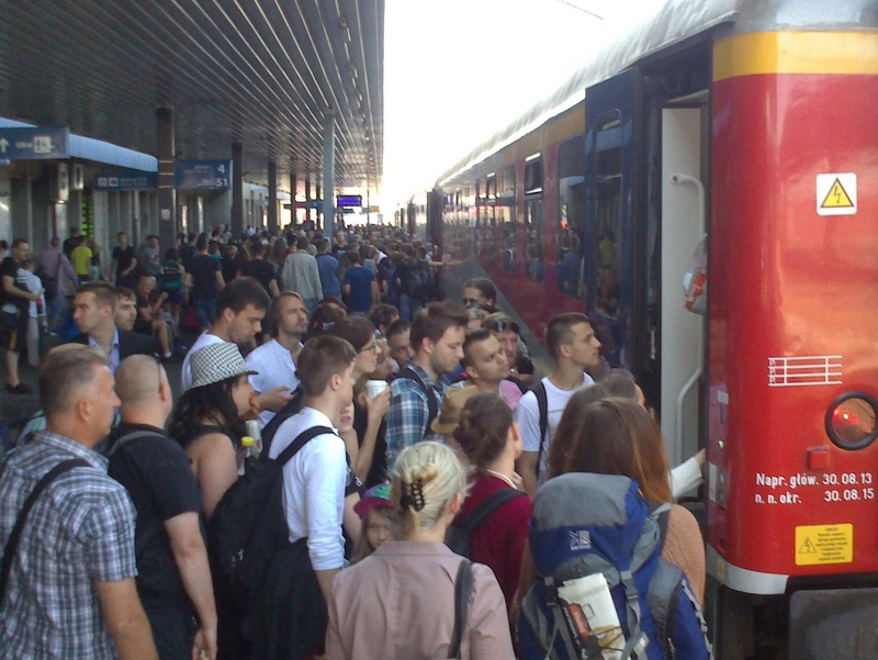 caritas wsiada do pociagow - Wojciech Chmielewski