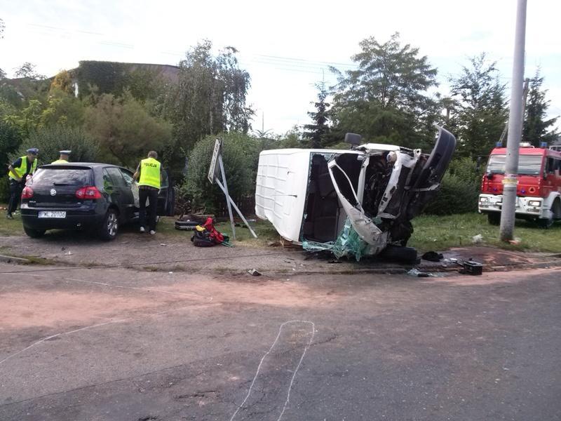 wypadek dostawczego4 - Straż Pożarna Kalisz