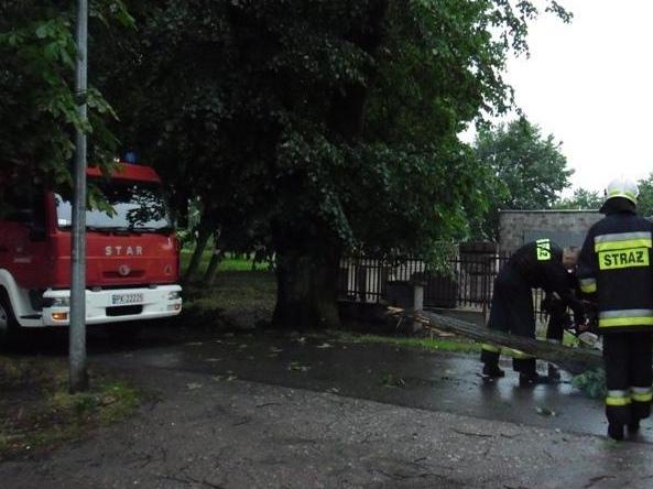 straz po ulewie-001 - KM PSP w Kaliszu