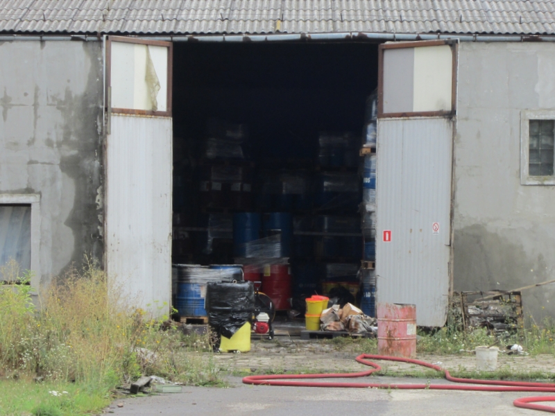 beczki z chemia w komornikach1 - Agata Przybylska