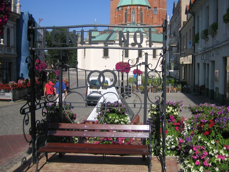 ławeczka zakochanych Gniezno, ławka miłości - Rafał Muniak