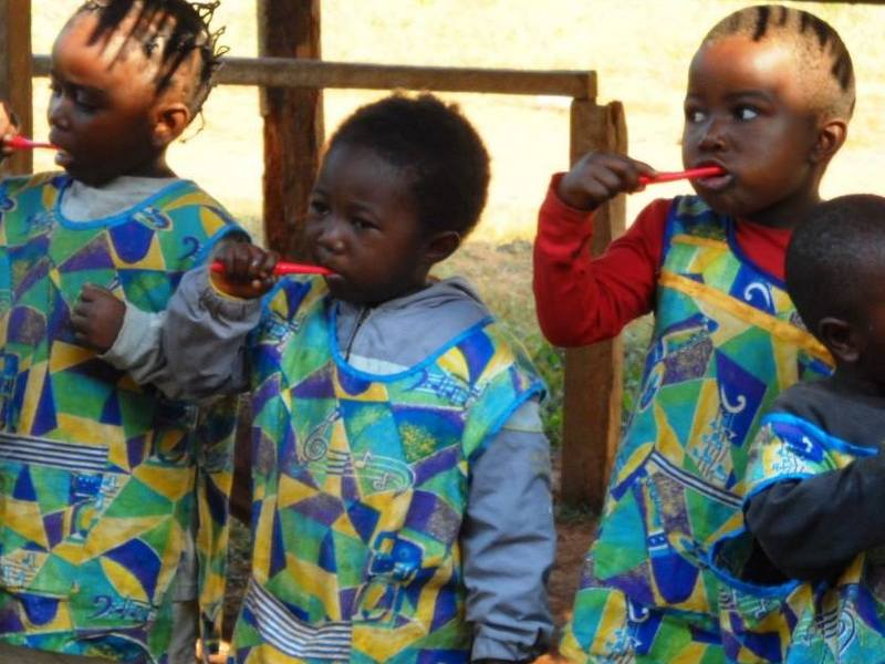 mali kamerunczycy szczotkuja - Redemptoris Missio