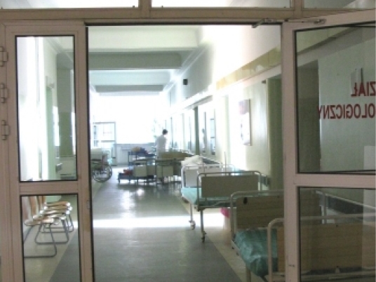 Korytarz w szpitalu, łóżka - Archiwum Radia Poznań