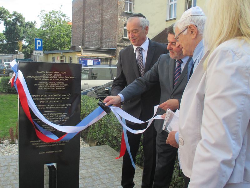 tablica pamiatkowa kaliscy zydzi - Danuta Synkiewicz