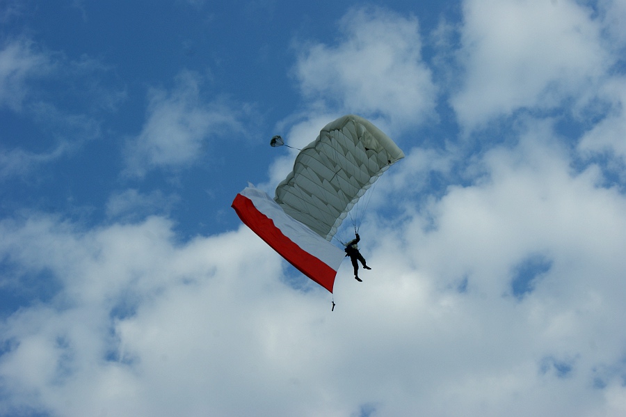 spadochroniarz-sokolowo-flaga - Marcin Maziarz