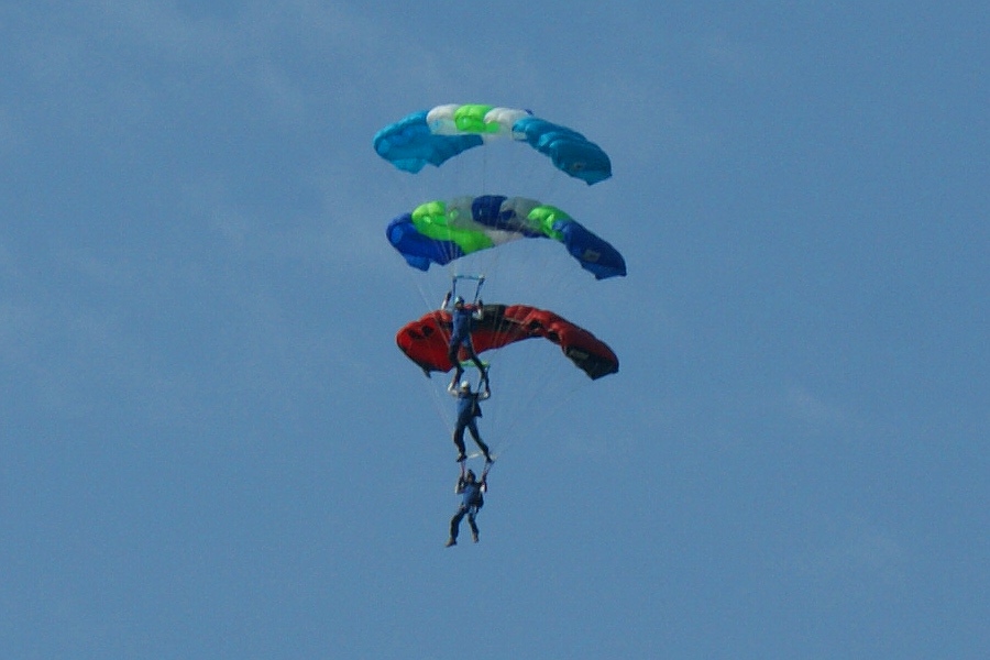 spadochroniarze-formacja - Marcin Maziarz