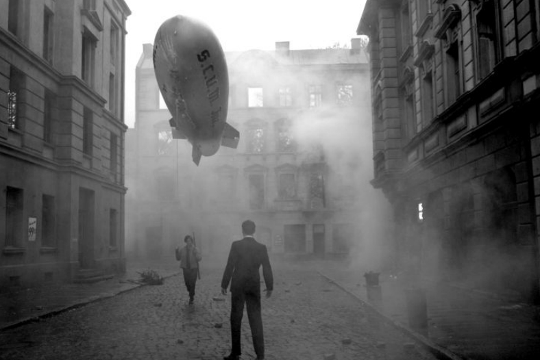 Schowek01 - Julian Rosefeldt - Deep Gold, 2013