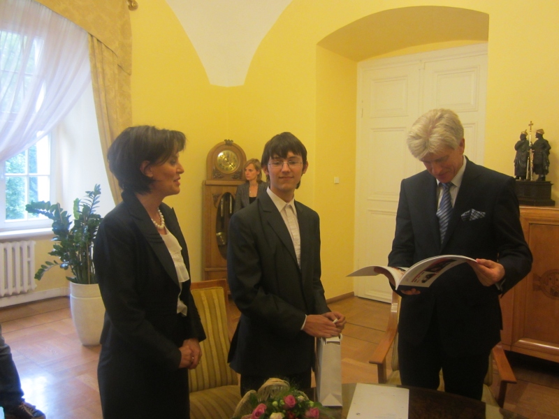 grobelny patrzy fizyk