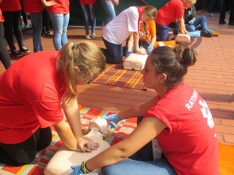 resuscytacja na fantomach - Danuta Synkiewicz