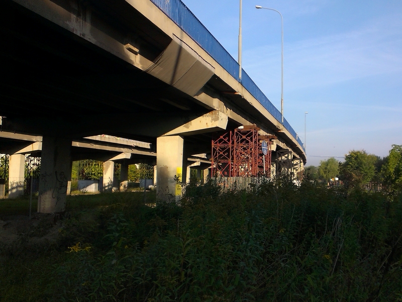 wiadukt katowicka z podporami (1)