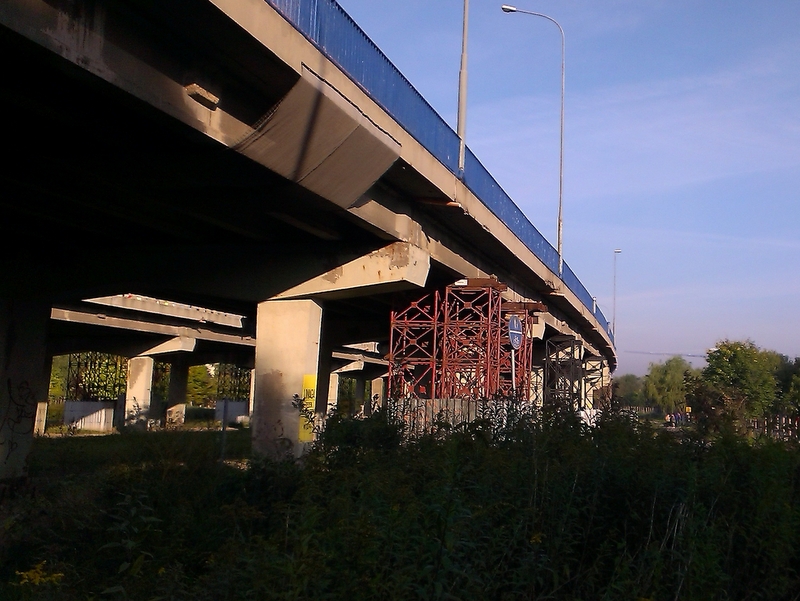 wiadukt katowicka z podporami