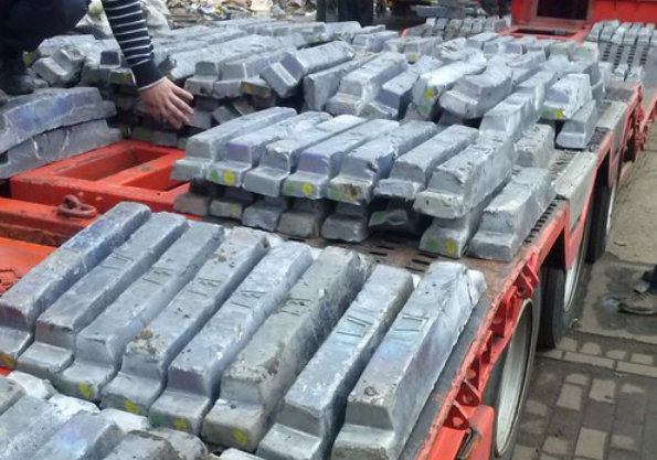 olowiane sztaby odzyskane - Policja/Leszno