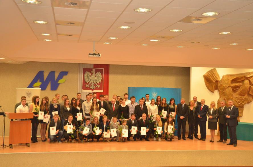 stypendia dla młodych sportowców - UMWW