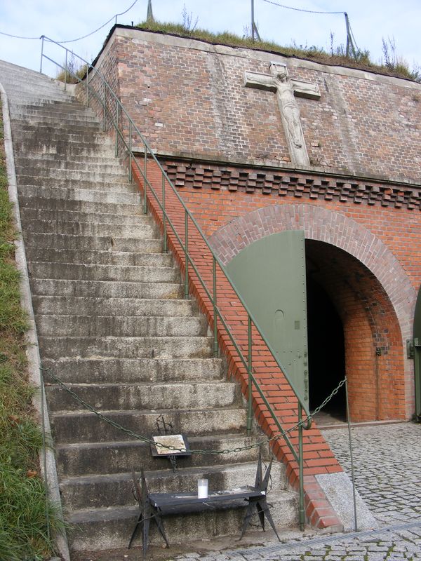 Znicze w Forcie VII w Poznaniu