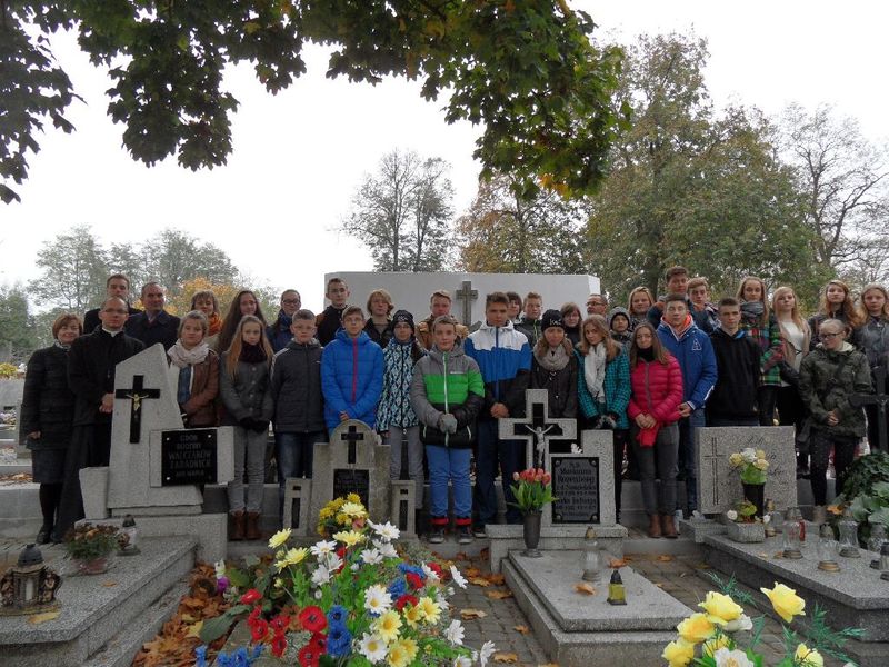 Znicze zapalone w gm. Trzemeszno - w Trzemesznie, Niewolnie, Wydartowie