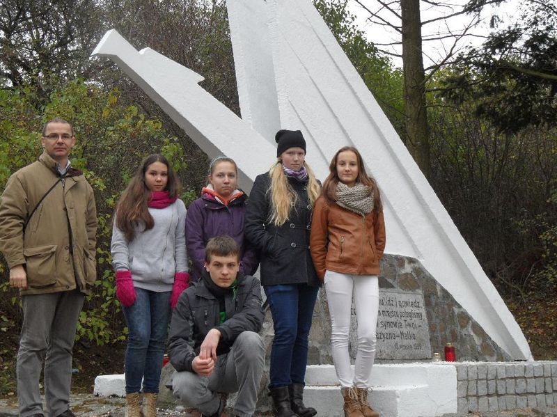 Znicze zapalone w gm. Trzemeszno - w Trzemesznie, Niewolnie, Wydartowie