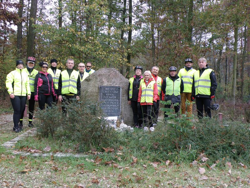 Grupa Rowerowa im. Jana Pawła II Kościan na rajdzie szlakiem miejsc pamięci