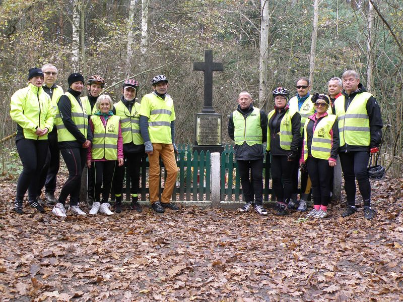 Grupa Rowerowa im. Jana Pawła II Kościan na rajdzie szlakiem miejsc pamięci