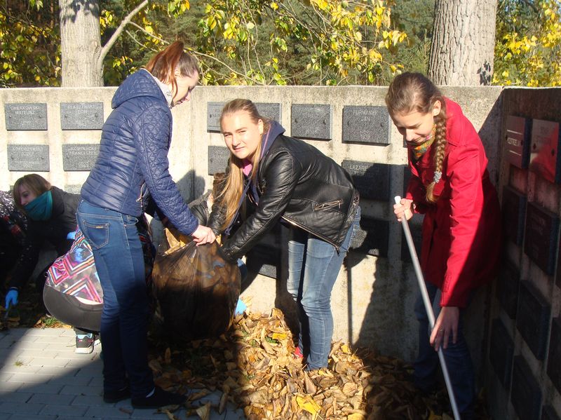 Znicze  w Bratianie i Nawrze