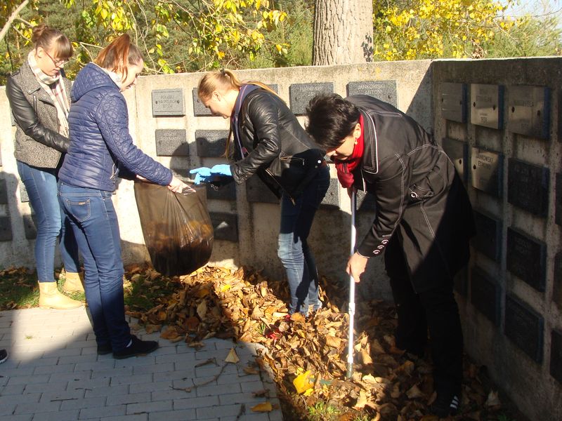 Znicze  w Bratianie i Nawrze