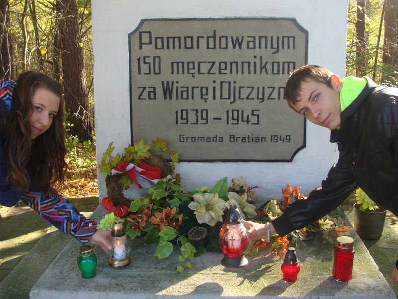 Znicze  w Bratianie i Nawrze