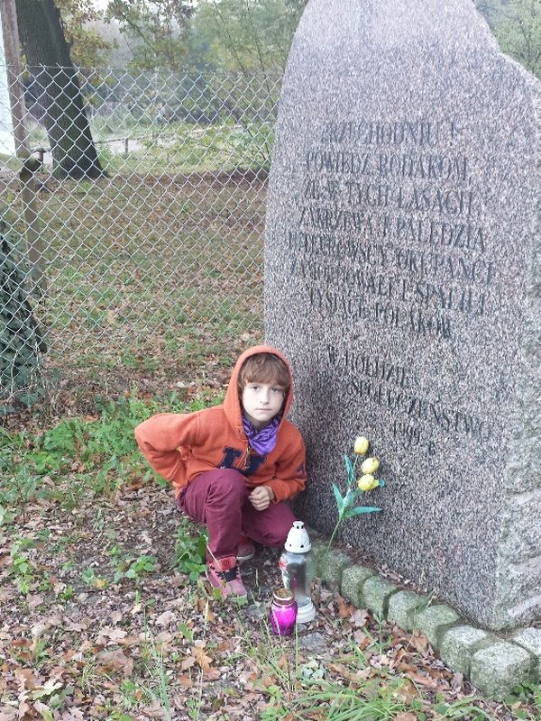 Jaś Paschke zapalił znicz w Lasach Zakrzewskich