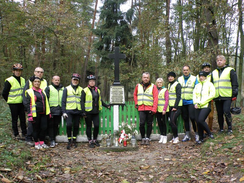 Grupa Rowerowa im. Jana Pawła II - las w Jarogniewicach