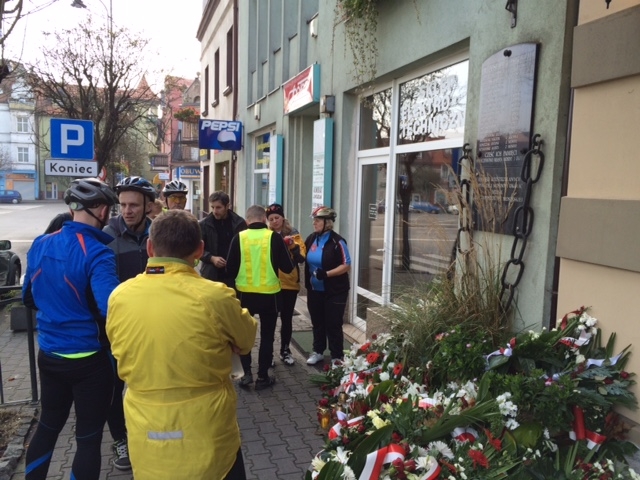 Zapal Znicz 2014 rajd rowerowy Kościan (3) - Rajd rowerowy śladami miejsc pamięci Kościan-Poznań - M. Niemczewski