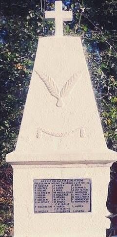 uczniowie klasy III Gimnazjum Zespołu Szkół im. Jana Pawła II w Łowyniu